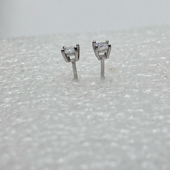 Vtg Sterling Silver Round Cz Stone - Square Shape Setting Stud Earrings 3mm - Picture 3 of 6
